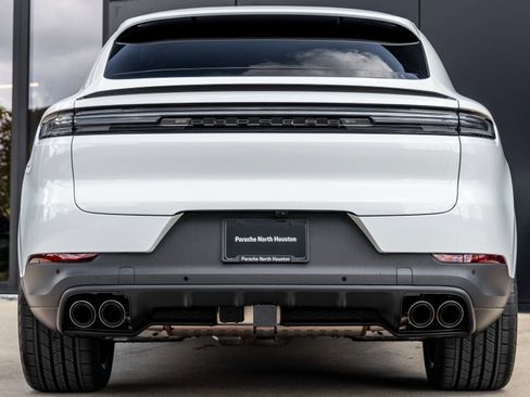 Certified 2025 Porsche Cayenne Coupe image 10
