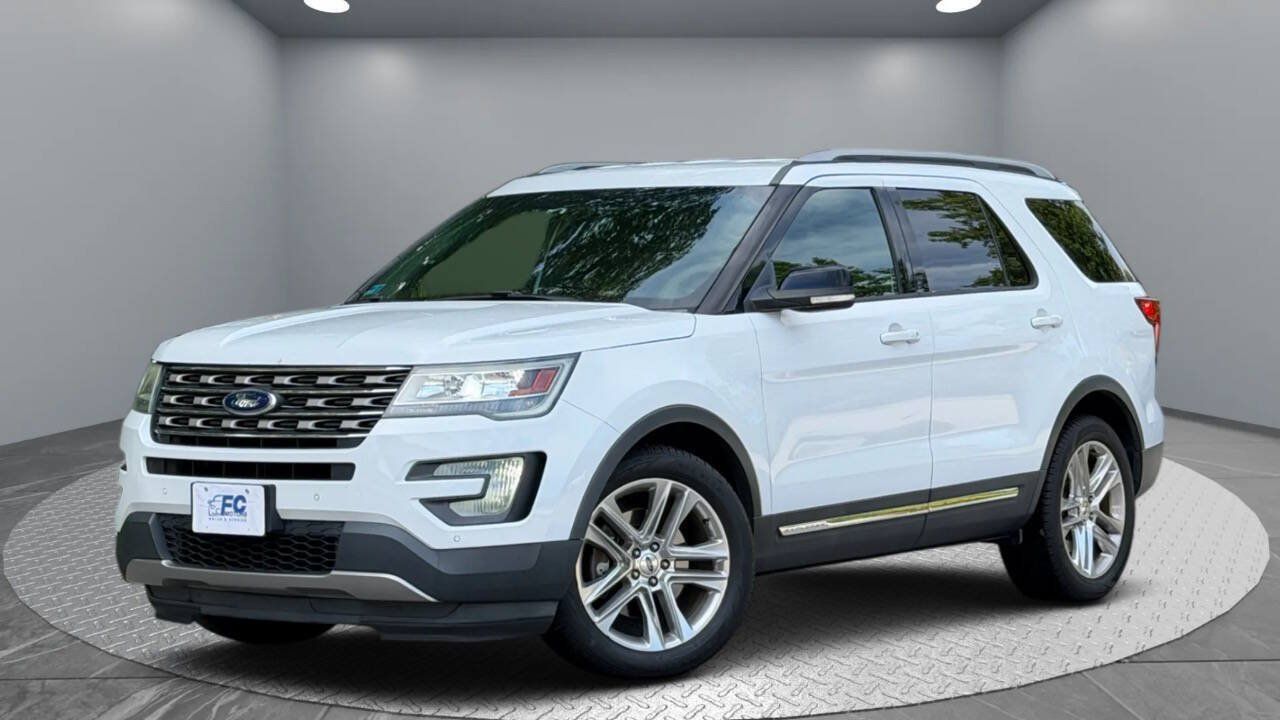 Used 2017 Ford Explorer XLT w/ Equipment Group 202A FWD image 1