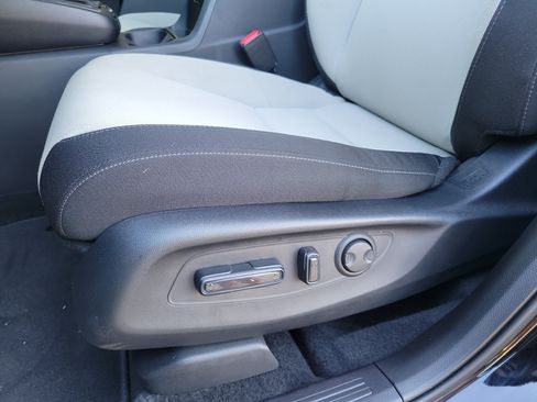 Used 2025 Honda CR-V EX image 10