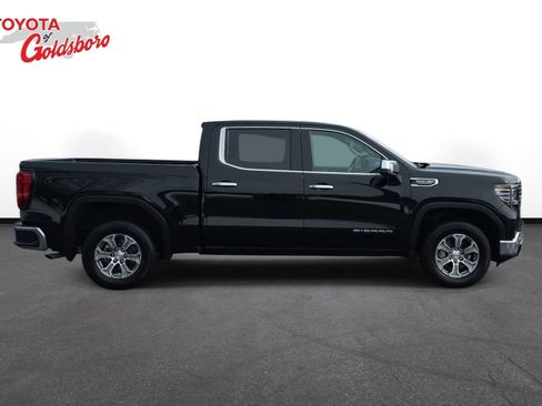 Used 2025 GMC Sierra 1500 SLT image 4