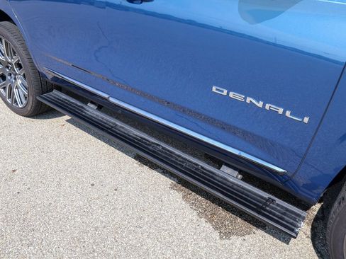 New 2026 GMC Yukon Denali Ultimate w/ LPO, Floor Liner Package AWD/4WD image 8
