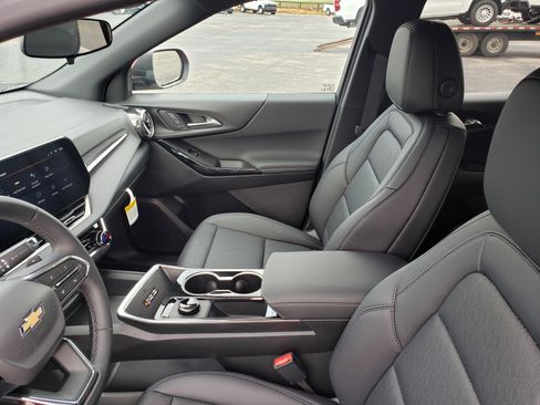 New 2026 Chevrolet Equinox LT w/ Convenience Package II FWD image 27