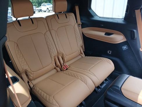 Used 2023 Jeep Grand Cherokee L Summit w/ Luxury Tech Group V AWD/4WD image 19
