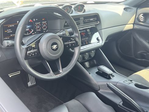 Certified 2025 Nissan Z Performance w/ Floor Mat Package RWD image 3