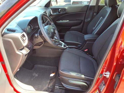 Certified 2024 Hyundai Venue Limited FWD image 22