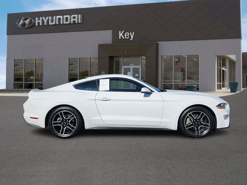 Used 2019 Ford Mustang Premium image 3