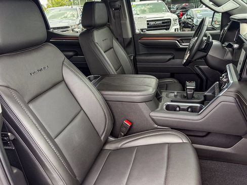 Certified 2025 GMC Sierra 1500 Denali w/ Technology Package AWD/4WD image 42