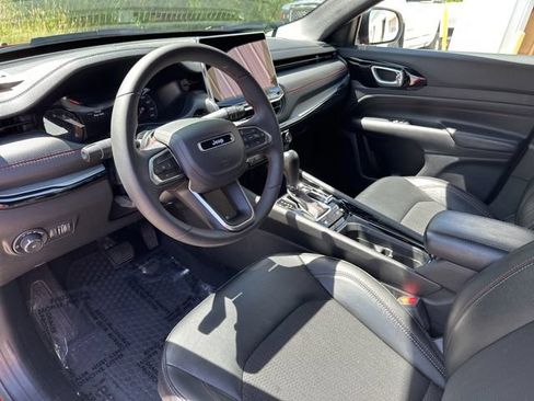 Used 2025 Jeep Compass Trailhawk AWD/4WD image 45