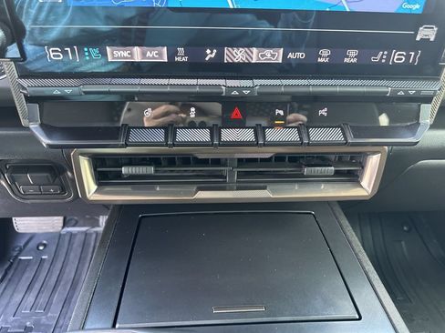 Used 2025 GMC Hummer EV 3X AWD/4WD image 34