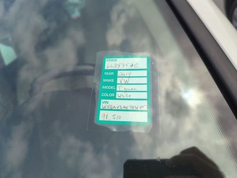 Used 2014 Volkswagen Tiguan S image 6