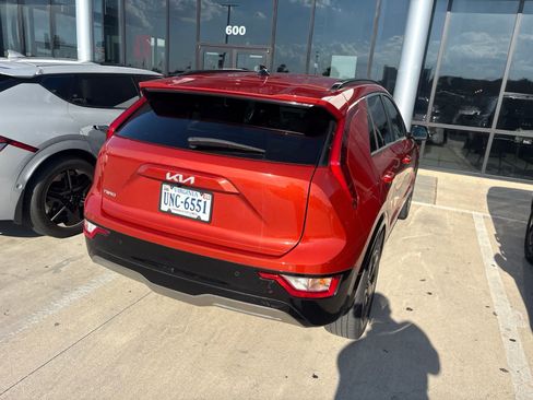 Used 2023 Kia Niro Wind w/ Wind Preserve Package FWD image 10