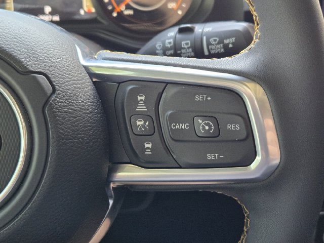 Certified 2024 Jeep Wrangler Unlimited Sahara w/ Technology Group AWD/4WD image 37