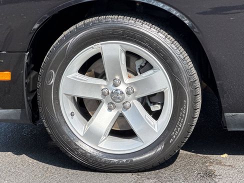 Used 2010 Dodge Challenger R/T RWD image 26