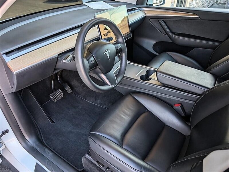 Used 2023 Tesla Model Y Long Range AWD/4WD image 2