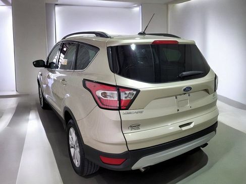 Used 2018 Ford Escape SE image 16