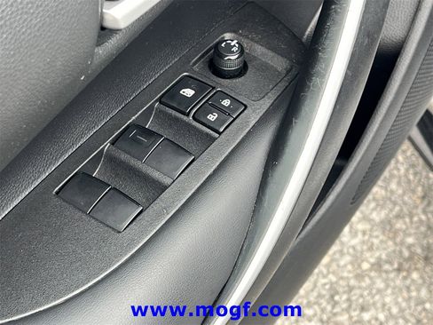 Used 2022 Toyota Corolla SE image 19