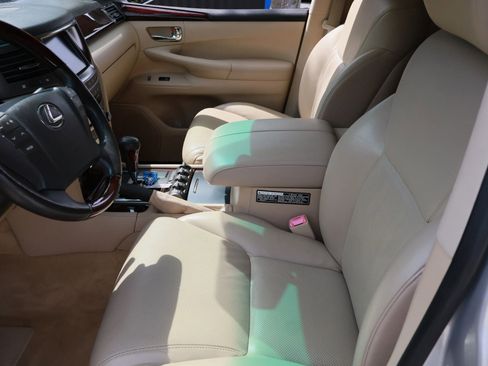 Used 2011 Lexus LX 570 4WD image 22