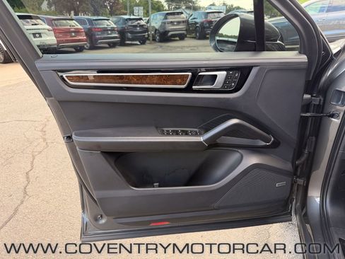Used 2022 Porsche Cayenne GTS AWD/4WD image 39