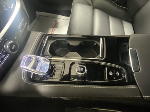 Used 2024 Volvo S60 T8 Ultimate image 27