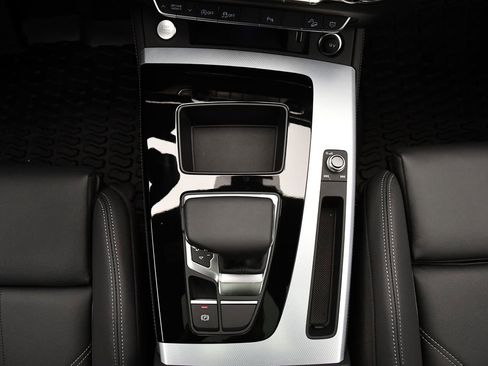 Certified 2025 Audi Q5 2.0T Premium Plus image 30