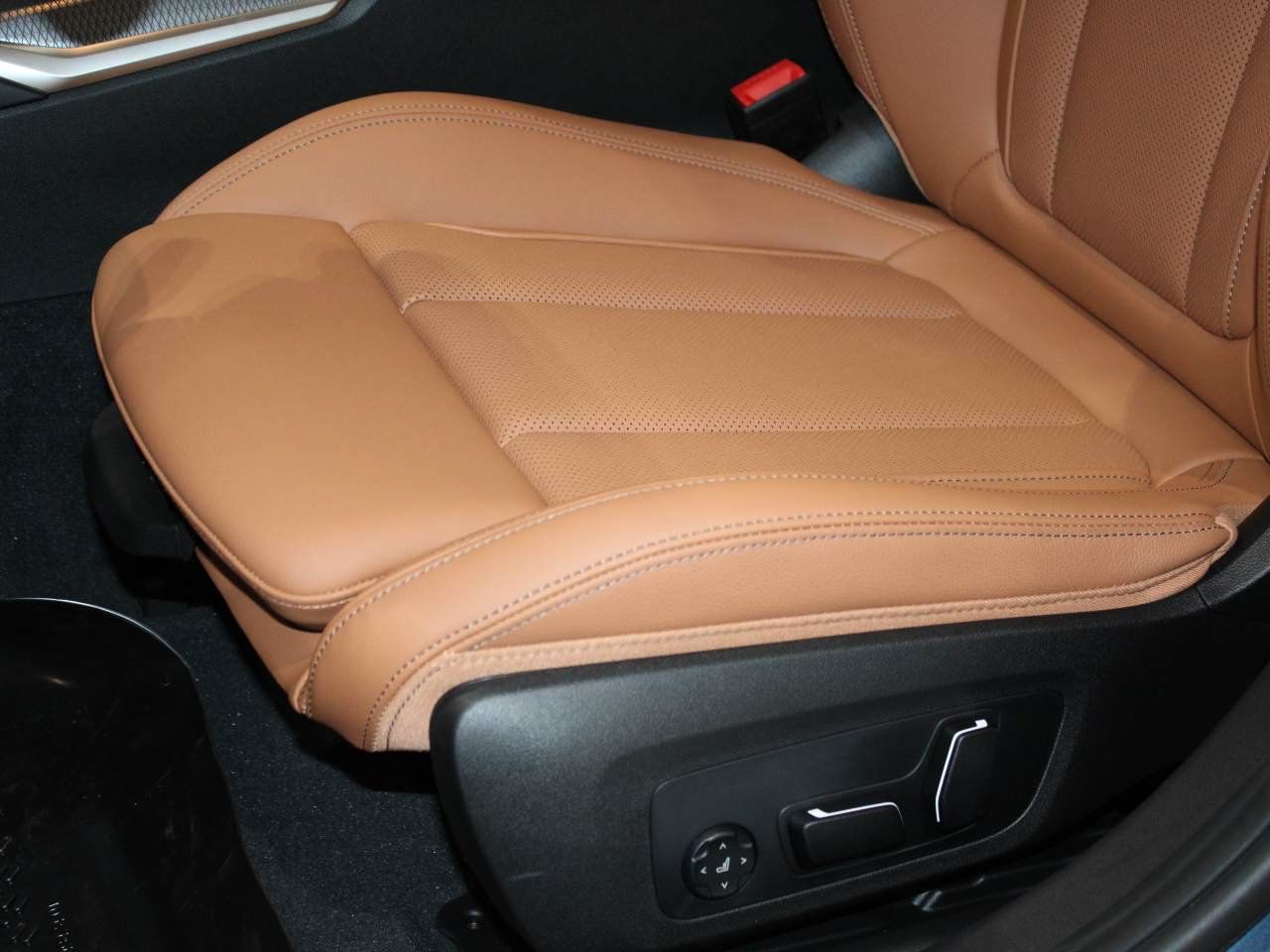 Certified 2026 BMW 330i Sedan RWD image 14