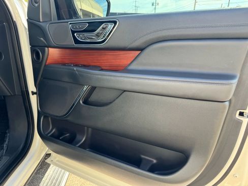 Used 2022 Lincoln Navigator Reserve image 37