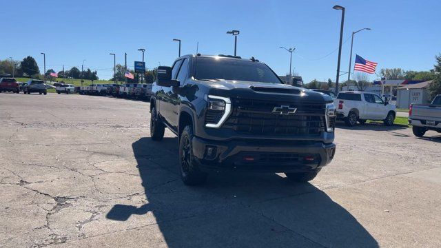 Used 2026 Chevrolet Silverado 2500 LT w/ Trail Boss Package AWD/4WD image 3