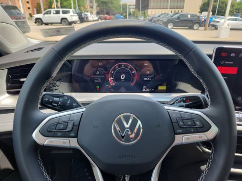 New 2025 Volkswagen Tiguan SE image 15