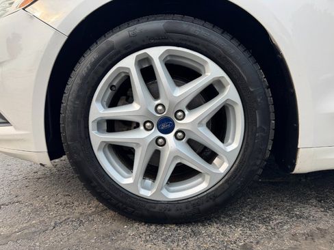Used 2015 Ford Fusion SE FWD image 13