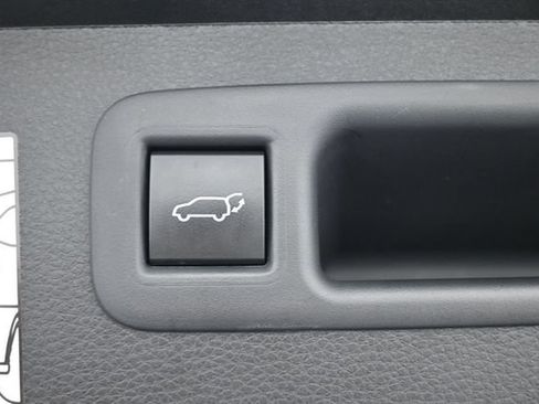 Used 2023 Toyota Highlander Limited FWD image 16