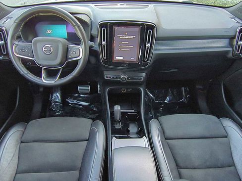 Used 2021 Volvo XC40 P8 Recharge w/ Advanced Package image 15