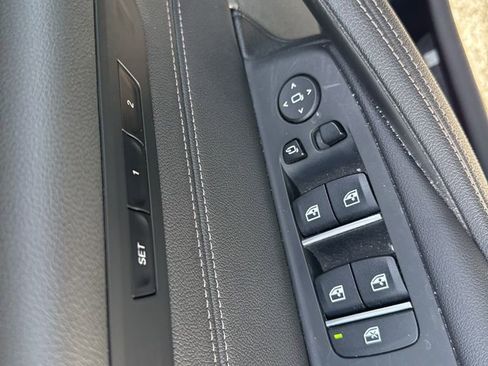 Used 2023 BMW 530e xDrive w/ Premium Package image 8