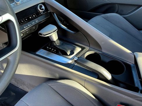 Used 2024 Hyundai Elantra SEL image 15