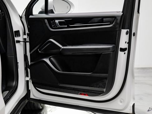 Used 2023 Porsche Cayenne image 73