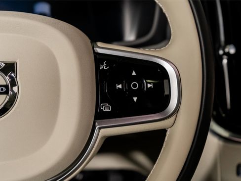 Used 2026 Volvo V60 B5 Cross Country Plus w/ Protection Package Premier image 42