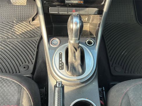 Used 2017 Volkswagen Beetle #PinkBeetle image 22