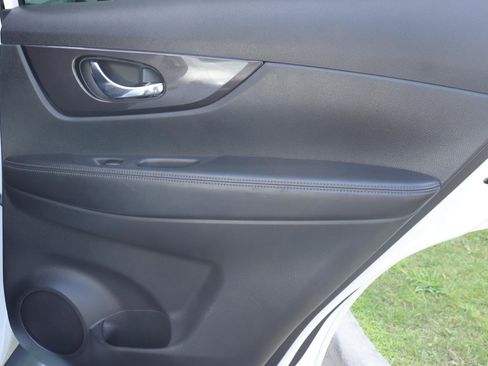 Used 2018 Nissan Rogue SV FWD image 20