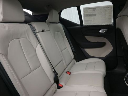 New 2026 Volvo XC40 B5 Ultra w/ Climate Package image 33
