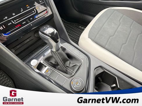 Certified 2025 Volkswagen Taos SE image 23