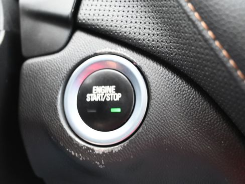 Used 2018 Chevrolet Equinox Premier image 19