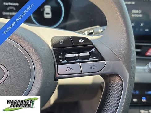 Used 2024 Hyundai Elantra SEL FWD image 18