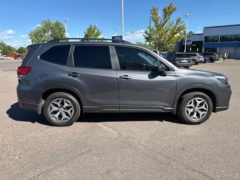 Used 2020 Subaru Forester Premium AWD/4WD image 6