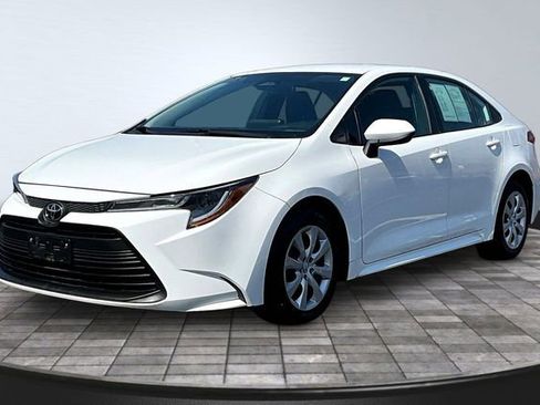 Used 2024 Toyota Corolla LE FWD image 1