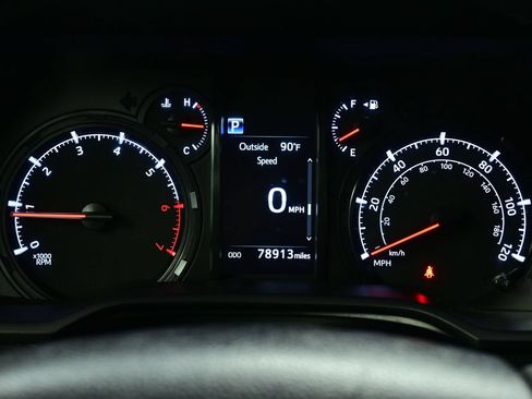 Used 2022 Toyota 4Runner SR5 AWD/4WD image 26