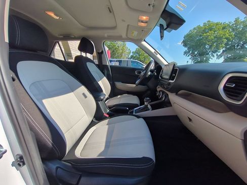 Used 2025 Hyundai Venue SEL FWD image 30
