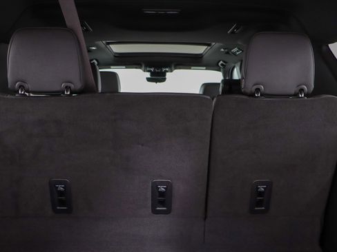 Used 2023 Chevrolet Suburban High Country image 35