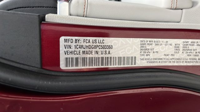 Used 2023 Jeep Grand Cherokee Overland w/ Luxury Tech Group IV AWD/4WD image 28