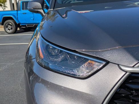 Used 2024 Toyota Highlander XLE image 10