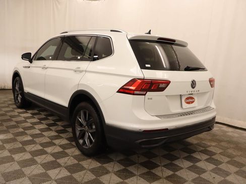 Certified 2023 Volkswagen Tiguan SE w/ Panoramic Sunroof Package FWD image 3
