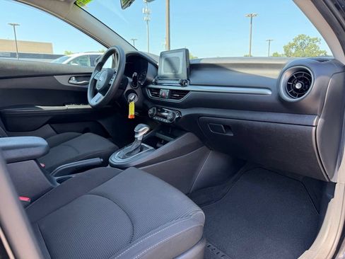Used 2019 Kia Forte LXS FWD image 29